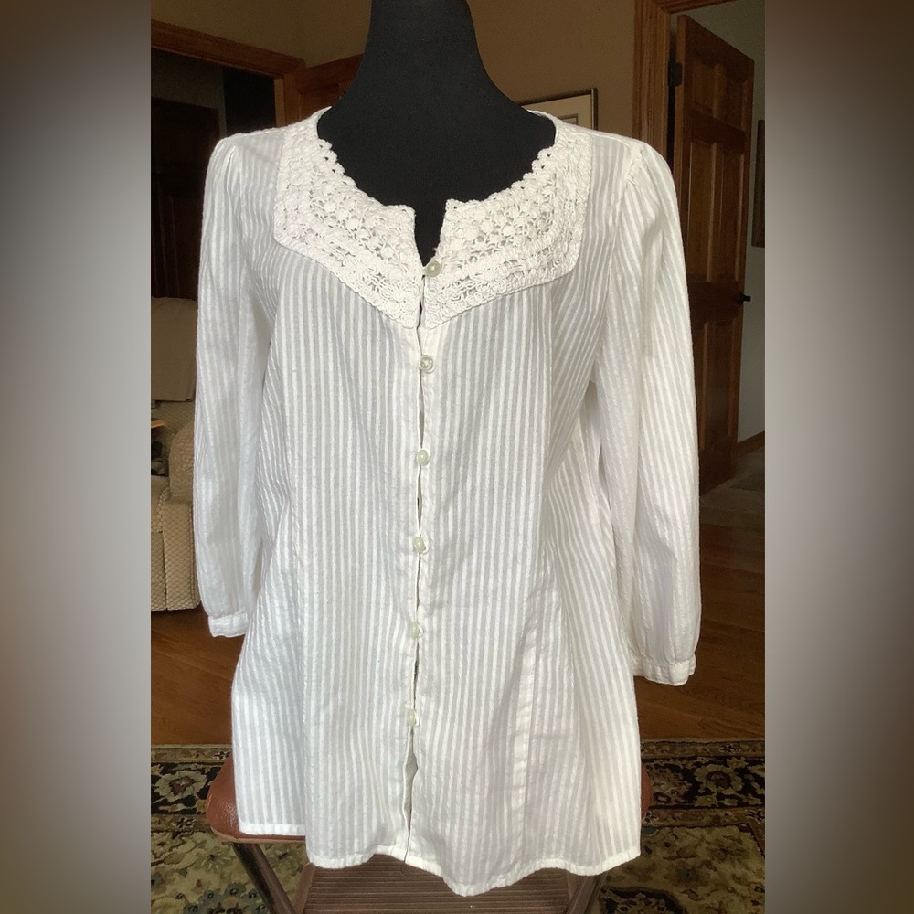 Van Huesen Ladies Top Size Medium